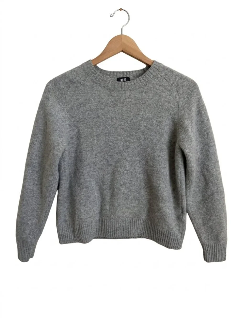 UNIQLO Premium Lambswool 100% Wool Crewneck Sweater Gray Raglan Minimalist